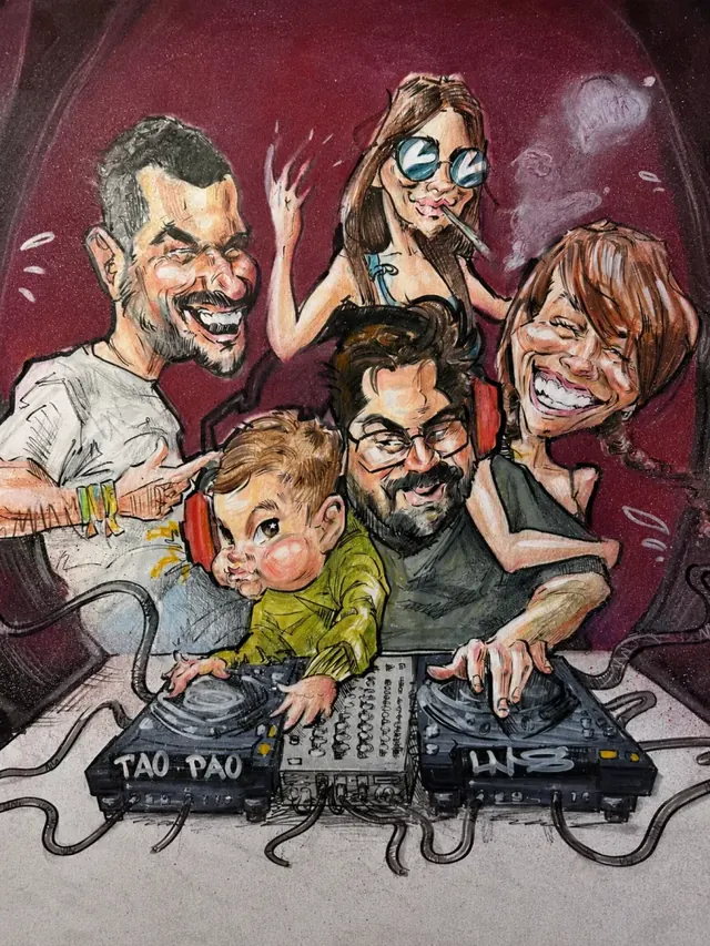 Caricatură de familie color, cu tata DJ